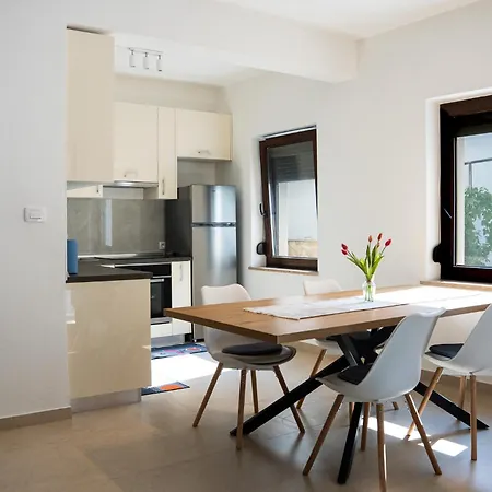 Apartament Sara *